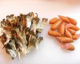 A picture of step 1 of Maitake Mushroom & Wiener Sausage Stir-Fry.