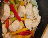 Foto del paso 3 de la receta: Pollo al curry con champiñones y pimientos