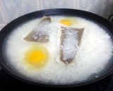 A picture of step 2 of Hallibut Fish Congee.