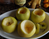 Foto del paso 1 de la receta: Manzanas asadas con frutos secos, ron y crema de leche
