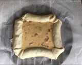Une image de l'étape 2 de Flan aux poivrons et oignons aux saucisses et salade verte.