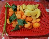 Foto langkah ke 3 dari resep Sup ceker ayam simpel dan seger.