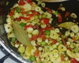 A picture of step 2 of Garlic and Cherry Tomato Pasta.