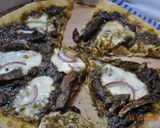 A picture of step 4 of Pizza Ghormeh Sabzi.