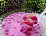 Gambar langkah 2 resipi Koktail Buah Naga.
