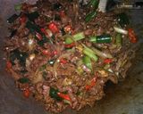 Foto langkah ke 7 dari resep 炒牛肉絲 Tumis Daging Sapi.