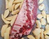 Foto del paso 2 de la receta: Costillas de cerdo con papas y manzanas a la mostaza antigua