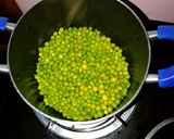A picture of step 1 of Boiled rice served with minji stew and potatoes.