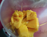 Foto del paso 1 de la receta: Helado de mango y coco