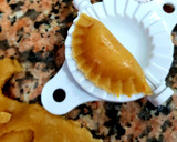 Foto del paso 3 de la receta: Empanadillas rellenas de crema (bollinas asturianas)🎊🎉🎭