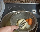 Foto del paso 2 de la receta: 🥄 Caldo casero de pollo y gallina con picatostes 🐔