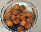 A picture of step 1 of Dried Organic Apricots Compote.
