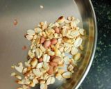 A picture of step 1 of Peanut mayonnaise sandwich.