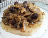 Foto del paso 5 de la receta: Arepa con salteado de berenjena, calabacín, cebolla y pasas de uva🍘🍆🥒🌰🍇🥓🍘
