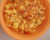 Foto langkah ke 3 dari resep Scrambled Eggs Tomatoes.