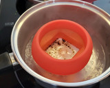 Foto del paso 5 de la receta: Hojaldres de champiñones, atún huevo queso aceitunas