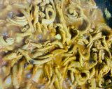 Foto langkah ke 6 dari resep Usus Ayam Pedas Bumbu Kuning.