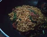 Foto langkah ke 5 dari resep Mie Goreng Nyemek.