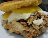 Foto del paso 7 de la receta: Sandwich🥯de pollo🍗bbq, queso🧀y miel mostaza🍯🥪🥯