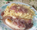 Foto del paso 4 de la receta: Salchichas con salsa de cebollas variadas al vino