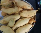 સ્ટફ ચીલી ભજીયા(Stuffed Chilly Bhajiya Recipe in Gujarati) રેસીપી સ્ટેપ6ફોટો