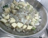 A picture of step 4 of Spring Onion Aloo sabji.
