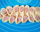Foto langkah ke 5 dari resep Sausage Bread/ Sausage-ppang (Roti Sosis Korea).