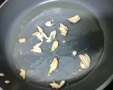 Hình bước làm 2 của món Cải Thìa Xào Tỏi