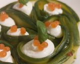 Une image de l'étape 3 de Pickles de concombres en sucré salé avec ses billes de tomates basilic.