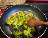 Foto del paso 2 de la receta: ¿No te gusta el brócoli? Prepara estas croquetas de brócoli