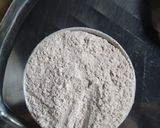 A picture of step 1 of Healthy Nachni bhakri.