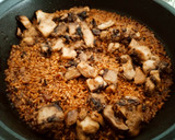 Foto del paso 7 de la receta: Arroz a la paella de boletus con mayonesa de trufa