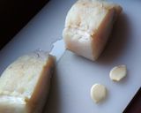 Foto del paso 2 de la receta: Bacalao con tomate, pasas y piñones