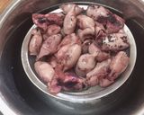 Hình bước làm 1 của món Mực sốt bơ tỏi chấm sốt me
