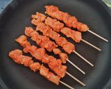 Foto langkah ke 4 dari resep Sate Ayam Pedas Manis.