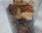 Foto del paso 4 de la receta: Trifle con frutillas, dulce de leche, vainillas y arándanos