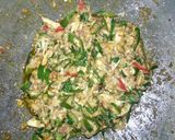 Foto langkah ke 3 dari resep Pindang Suwir Kemangi dan Cabai Hijau.