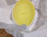A picture of step 4 of Mickey Mouse Egg.