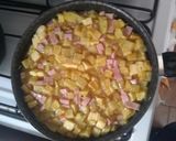 Foto del paso 5 de la receta: Mi tortilla de papas 🥔🧅🫑🧀🥚🍗🥘