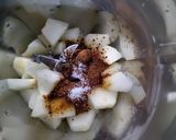 A picture of step 1 of Muskmelon juice.