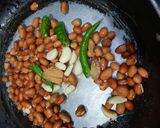 A picture of step 1 of Peanuts ki Chutney.