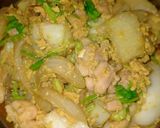 รูปขั้นตอนการทำที่ 5 ของ ผัดผงกะหรี่ไก่ใส่ผักกาดขาว : Stir-fried chicken with curry powder and Chinese cabbage