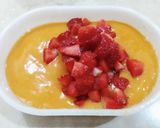 Foto langkah ke 5 dari resep Sorbet Mangga Topping Strawberry.