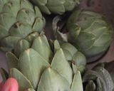 Foto del paso 1 de la receta: Alcauciles sencillos y deliciosos 🌱 Alcachofas agroecológicas con adherezo sabroso 💚Pensar en verde