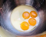 Hình bước làm 1 của món Bánh khúc cây giáng sinh
