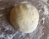 Foto del paso 2 de la receta: Masa con queso y perejil para tartas saladas