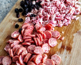 Foto del paso 1 de la receta: Espaguetis🍝 Carbonara🥓Con Uvas Pasas...!