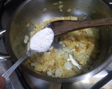 Foto del paso 7 de la receta: Filetes de pollo empanados con salsa de pimientos del Piquillo