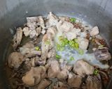 A picture of step 5 of Chicken yakhni pulao.