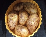 Foto del paso 1 de la receta: Papas rústicas rellenas con salsa blanca 🍽️